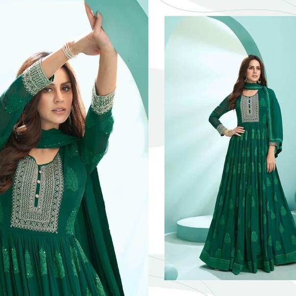 Beautiful Gown Dress for any Occasion - Picture 3 of 12